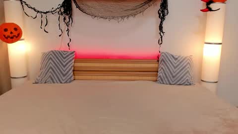 Snapshot of satimilf_ chatting on October 8, 8:12 am Sati online show from October 8, 8:12 am