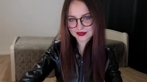 Lori online show from March 28, 6:40 pm