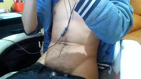 Snapshot of saturno_97 chatting on February 2, 9:34 pm saturno_97 online show from February 2, 9:34 pm