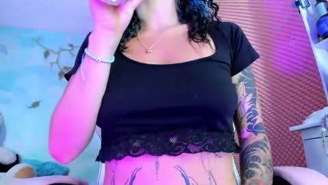 Snapshot of saturno_stone chatting on June 24, 4:22 am Saturnooo online show from June 24, 4:22 am