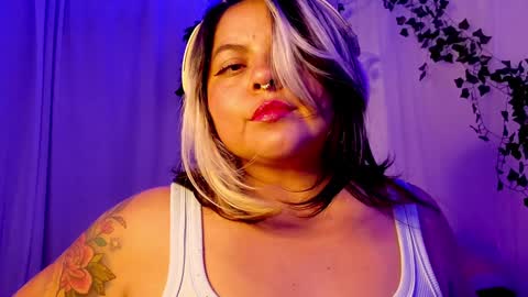 Snapshot of satyn_doll chatting on December 9, 12:23 am Gina George online show from December 9, 12:23 am