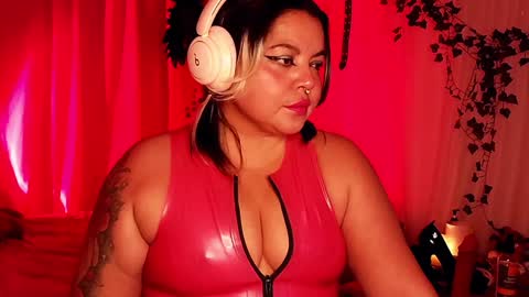 Snapshot of satyn_doll chatting on December 22, 12:39 am Gina George online show from December 22, 12:39 am