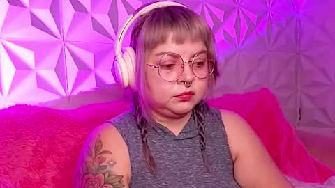 Snapshot of satyn_doll chatting on November 9, 10:08 pm Gina George online show from November 9, 10:08 pm