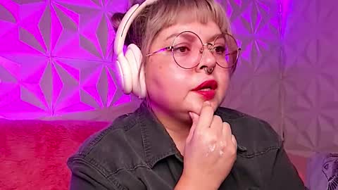 Snapshot of satyn_doll chatting on November 19, 12:10 am Gina George online show from November 19, 12:10 am