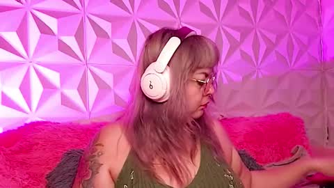 Snapshot of satyn_doll chatting on November 25, 1:05 am Gina George online show from November 25, 1:05 am