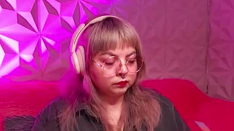 Snapshot of satyn_doll chatting on November 27, 11:51 pm Gina George online show from November 27, 11:51 pm