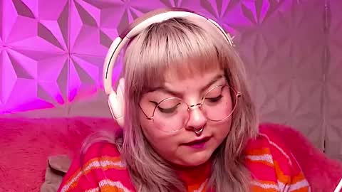 Snapshot of satyn_doll chatting on December 5, 12:08 am Gina George online show from December 5, 12:08 am