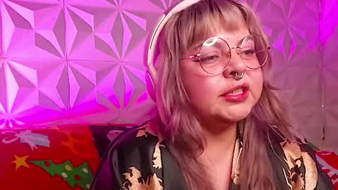 Snapshot of satyn_doll chatting on December 14, 2:06 am Gina George online show from December 14, 2:06 am