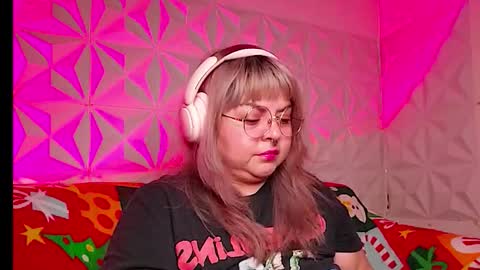 Snapshot of satyn_doll chatting on December 16, 11:32 pm Gina George online show from December 16, 11:32 pm