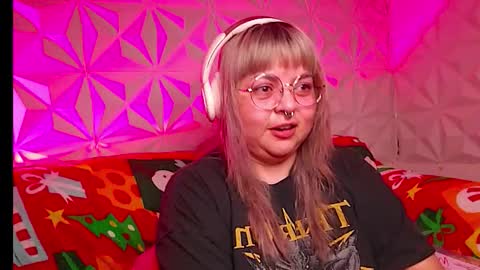 Gina George online show from December 18, 2:06 am