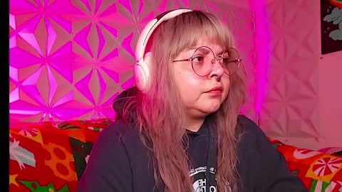 Gina George online show from December 21, 10:28 pm