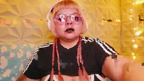 Snapshot of satyn_doll chatting on May 13, 12:30 am Gina George online show from May 13, 12:30 am