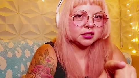 Snapshot of satyn_doll chatting on May 14, 12:17 am Gina George online show from May 14, 12:17 am
