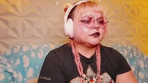 Snapshot of satyn_doll chatting on May 15, 10:50 pm Gina George online show from May 15, 10:50 pm