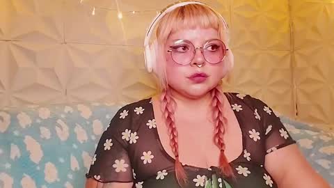 Snapshot of satyn_doll chatting on May 17, 12:30 am Gina George online show from May 17, 12:30 am