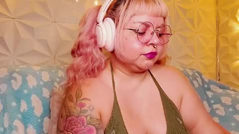 Snapshot of satyn_doll chatting on May 17, 10:28 pm Gina George online show from May 17, 10:28 pm