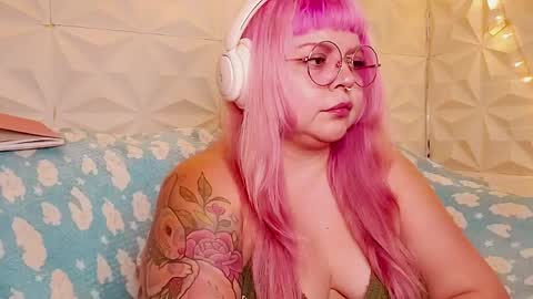 Snapshot of satyn_doll chatting on May 23, 1:44 am Gina George online show from May 23, 1:44 am
