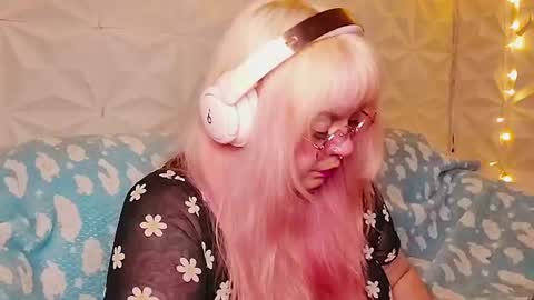 Snapshot of satyn_doll chatting on June 12, 1:15 am Gina George online show from June 12, 1:15 am