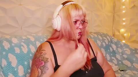 Snapshot of satyn_doll chatting on June 13, 2:20 am Gina George online show from June 13, 2:20 am