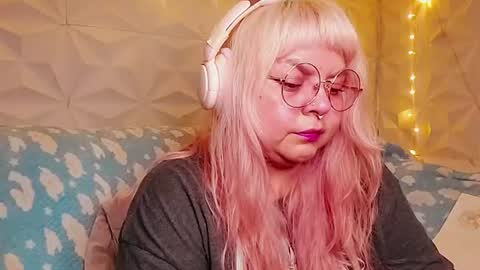 Snapshot of satyn_doll chatting on June 14, 2:35 am Gina George online show from June 14, 2:35 am