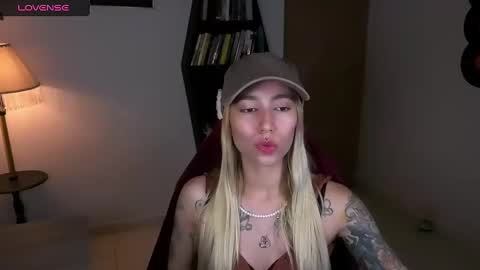 Snapshot of saucy_jenn1 chatting on October 26, 2:39 am I AM JENN online show from October 26, 2:39 am