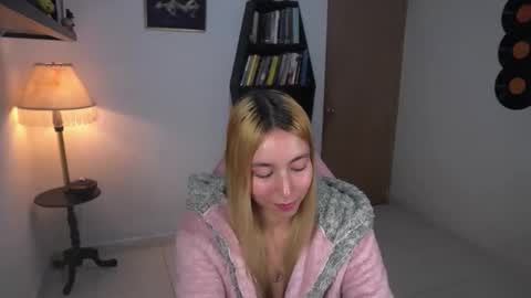 Snapshot of saucy_jenn1 chatting on November 13, 2:10 am I AM JENN online show from November 13, 2:10 am