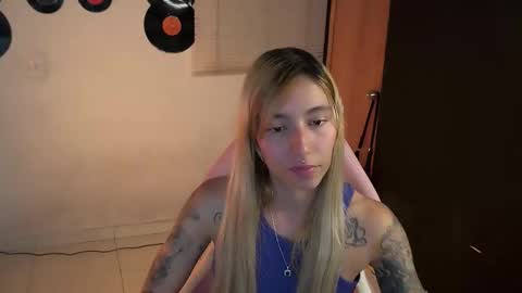 I AM JENN  online show from April 25, 5:10 am