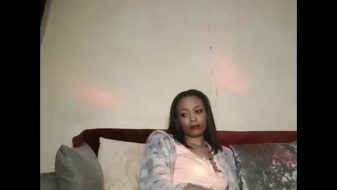 Snapshot of saucy_shanice chatting on November 6, 1:17 am Shaniiice online show from November 6, 1:17 am