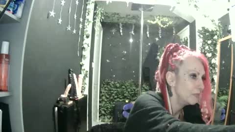 Snapshot of saucysky chatting on May 2, 11:10 pm SaucySky online show from May 2, 11:10 pm