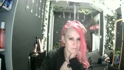 Snapshot of saucysky chatting on May 3, 9:43 pm SaucySky online show from May 3, 9:43 pm