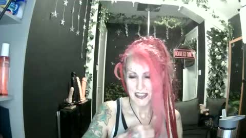 Snapshot of saucysky chatting on May 5, 7:55 pm SaucySky online show from May 5, 7:55 pm