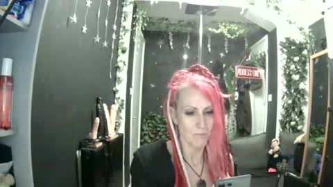 Snapshot of saucysky chatting on May 7, 10:37 pm SaucySky online show from May 7, 10:37 pm