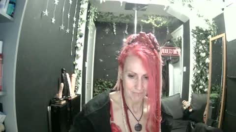 Snapshot of saucysky chatting on May 11, 9:12 pm SaucySky online show from May 11, 9:12 pm