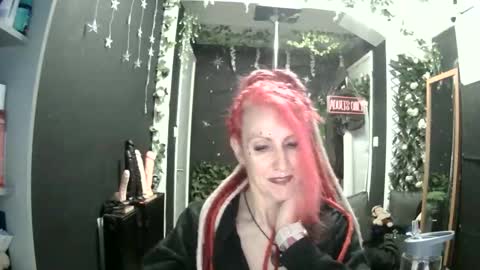 Snapshot of saucysky chatting on May 12, 9:23 pm SaucySky online show from May 12, 9:23 pm