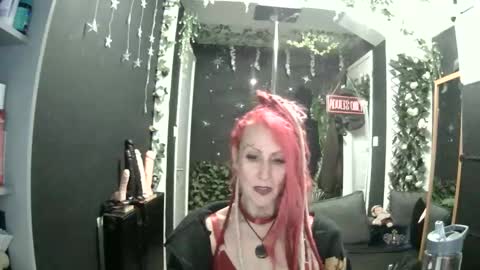 Snapshot of saucysky chatting on May 13, 9:22 pm SaucySky online show from May 13, 9:22 pm