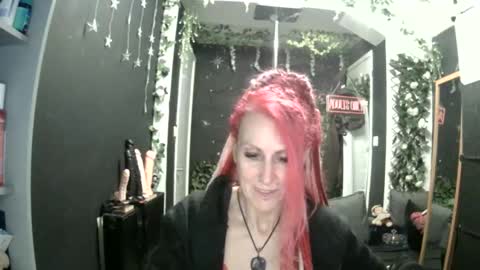 Snapshot of saucysky chatting on May 14, 11:00 pm SaucySky online show from May 14, 11:00 pm