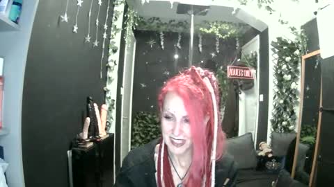 Snapshot of saucysky chatting on May 15, 7:54 pm SaucySky online show from May 15, 7:54 pm