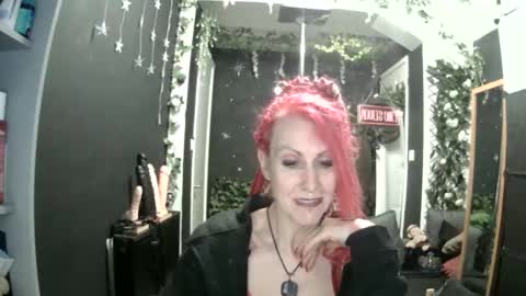 Snapshot of saucysky chatting on May 17, 8:38 pm SaucySky online show from May 17, 8:38 pm