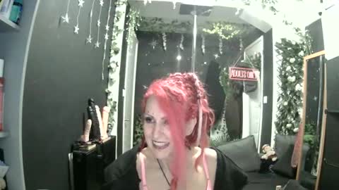Snapshot of saucysky chatting on May 18, 8:58 pm SaucySky online show from May 18, 8:58 pm