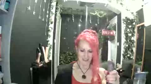 Snapshot of saucysky chatting on May 19, 8:48 pm SaucySky online show from May 19, 8:48 pm