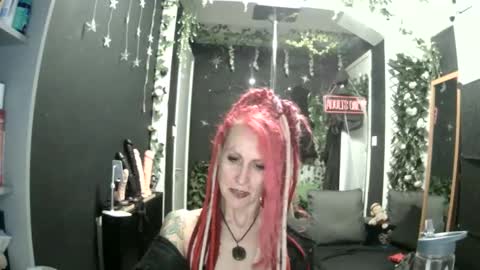 Snapshot of saucysky chatting on May 20, 9:21 pm SaucySky online show from May 20, 9:21 pm