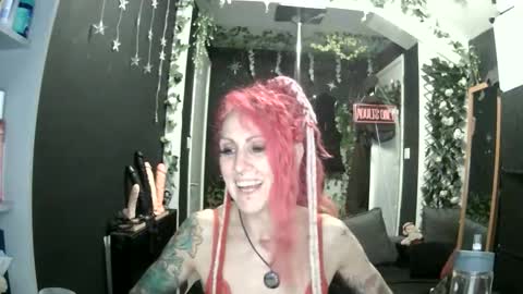 Snapshot of saucysky chatting on May 22, 12:29 am SaucySky online show from May 22, 12:29 am