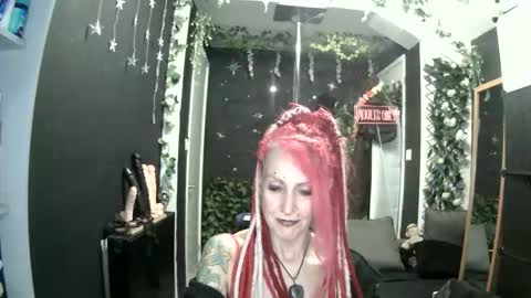 Snapshot of saucysky chatting on May 23, 8:57 pm SaucySky online show from May 23, 8:57 pm
