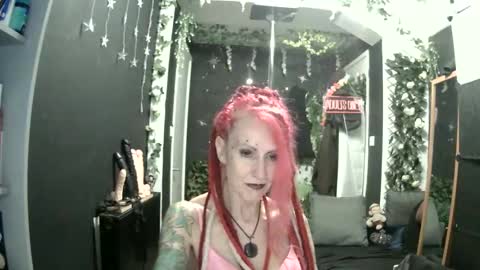Snapshot of saucysky chatting on May 24, 8:58 pm SaucySky online show from May 24, 8:58 pm