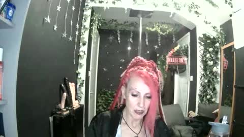Snapshot of saucysky chatting on May 29, 8:18 pm SaucySky online show from May 29, 8:18 pm