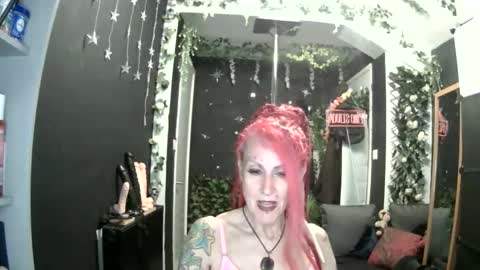Snapshot of saucysky chatting on May 30, 7:55 pm SaucySky online show from May 30, 7:55 pm