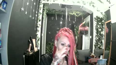 Snapshot of saucysky chatting on May 31, 7:59 am SaucySky online show from May 31, 7:59 am