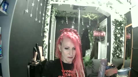 Snapshot of saucysky chatting on June 1, 9:05 pm SaucySky online show from June 1, 9:05 pm