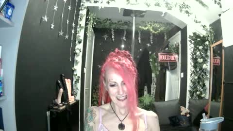 Snapshot of saucysky chatting on June 2, 8:33 pm SaucySky online show from June 2, 8:33 pm
