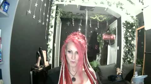 Snapshot of saucysky chatting on June 4, 11:00 pm SaucySky online show from June 4, 11:00 pm